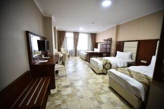 Отель Era Palace Hotel Батуми Четырехместный номер-2