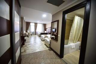 Отель Era Palace Hotel Батуми Четырехместный номер-4