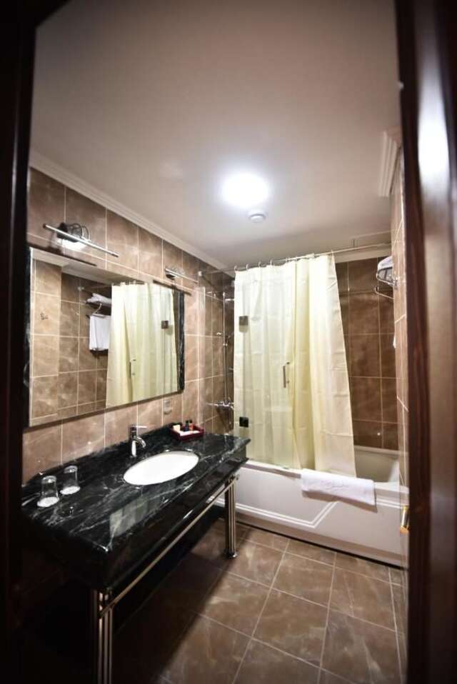 Отель Era Palace Hotel Батуми-12